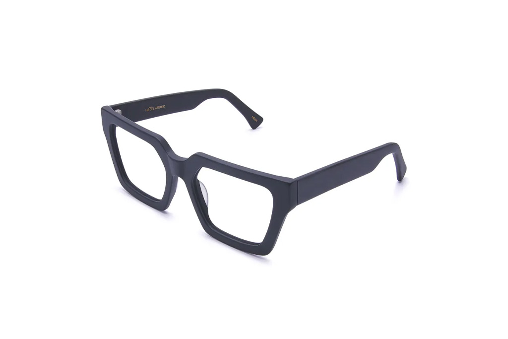 Oscar in Matt Black